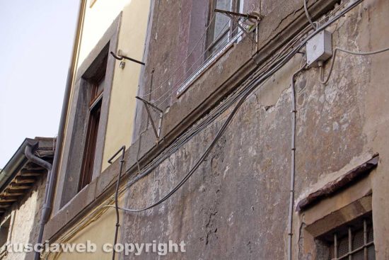 Viterbo - San Pellegrino strozzato dai fili