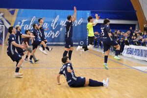 Calcio a 5 - Serie A2 - La gioia del Real Fabrica dopo il trionfo con il Russi
