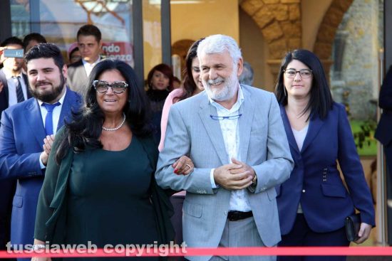 Mondo convenienza - Al centro Giovan Battista Carosi