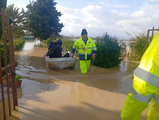 Tarquinia - Esondazione del fiume Mignone - I volontari dell’Aeopc in azione