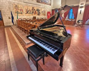 Il pianoforte donato dal Lions Club di Tarquinia nel 2009