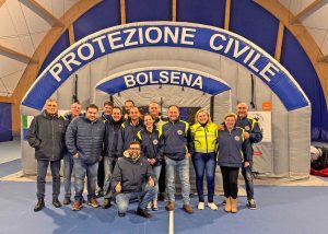Bolsena - Il comune acquista una tenda pneumatica per la protezione civile - il sindaco Andrea Di Sorte e i volontari