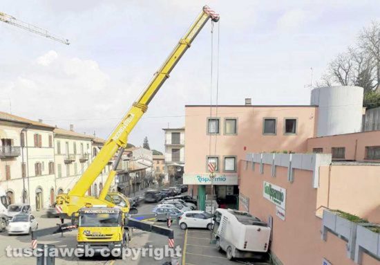 Montefiascone - Spazzatrice sprofonda in via Oreste Borghesi