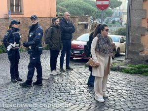 Case popolari occupate, maxioperazione delle forze dell'ordine all'alba a San Faustino - La sindaca Chiara Frontini