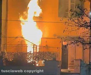 Casa in fiamme a Oriolo Romano