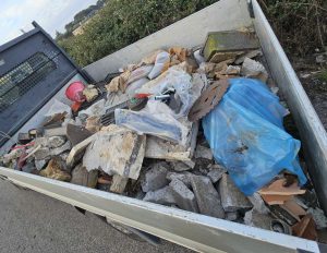 Civitavecchia - Rimozione rifiuti abbandonati in via Terme di Traiano