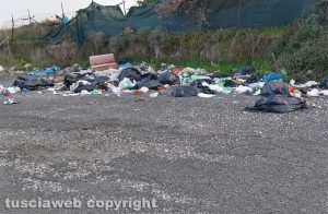 Immondizia strada Tuscanese