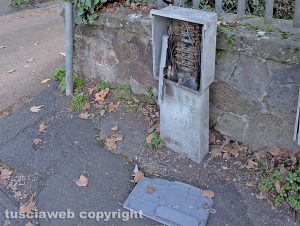 Viterbo - La cabina del contatore elettrico su viale Trieste, angolo via MerliniViterbo - La cabina del contatore elettrico su viale Trieste, angolo via Merlini
