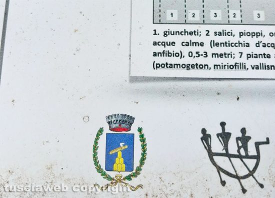 Montefiascone - Stemma vecchio del comune nei pannelli informativi in località Gabelletta 