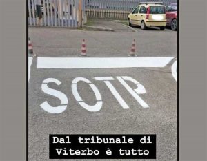 Viterbo - Segnaletica stradale sbagliata davanti al tribunale