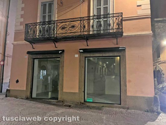 Viterbo - I negozi chiusi in centro