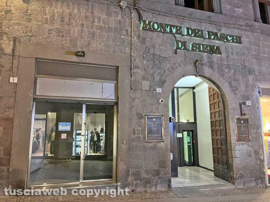Viterbo - I negozi chiusi in centro