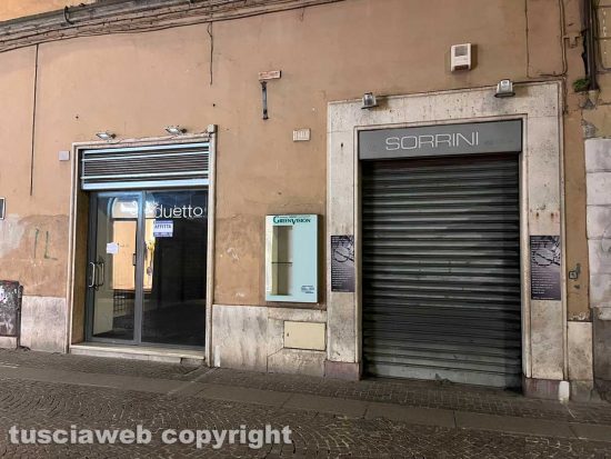 Viterbo - I negozi chiusi in centro