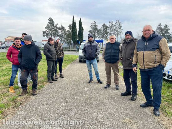 La protesta degli agricoltori al casello di Orte