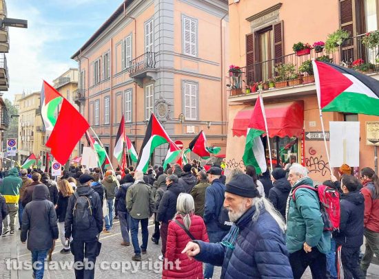 Il corteo a Viterbo “contro l’imperialismo e il sionismo” e di “solidarietà militante alla resistenza palestinese”