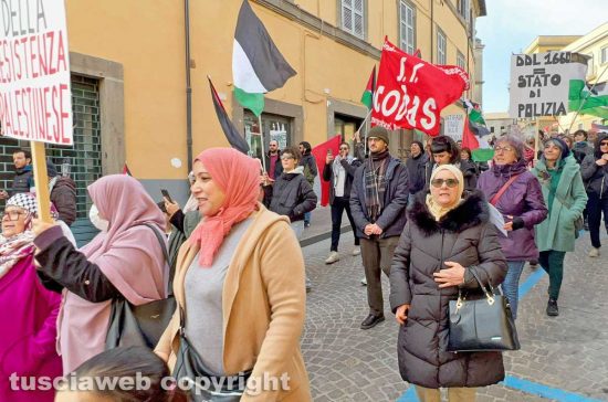 Il corteo a Viterbo “contro l’imperialismo e il sionismo” e di “solidarietà militante alla resistenza palestinese”