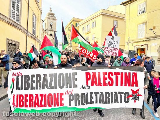 Il corteo a Viterbo “contro l’imperialismo e il sionismo” e di “solidarietà militante alla resistenza palestinese”