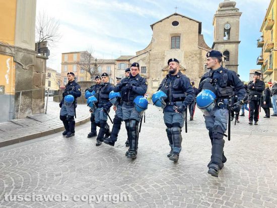 La polizia alla manifestazione