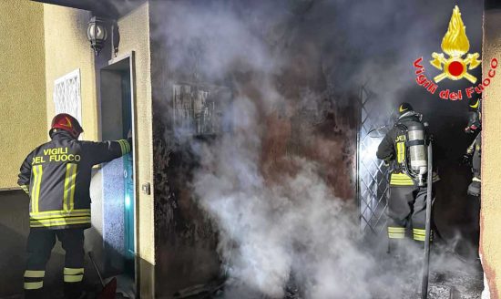 A fuoco una parte di un a villetta a Santa Marinella