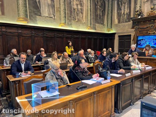 Viterbo - Il consiglio straordinario sull’istituto Carmine - I banchi della maggioranza