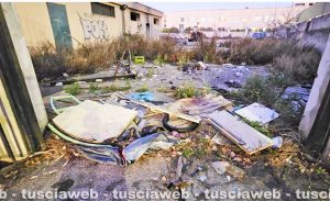 Civitavecchia - Il Pala Grammatico in via Betti nel degrado