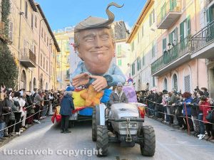 Carnevale - Ronciglione - Il carro di Donald Trump