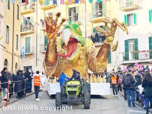 Carnevale - Ronciglione - La sfilata di carri e gruppi