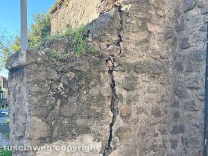 Viterbo - Crepa in via primo maggio