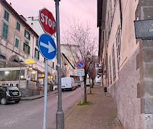 San Martino al Cimino - La segnaletica in via Doria