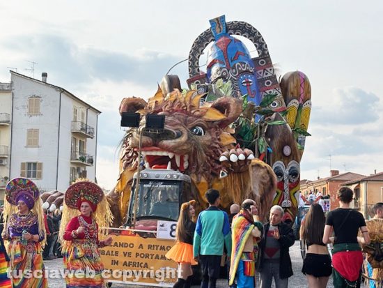 Civita Castellana - La seconda sfilata del Carnevale 2025