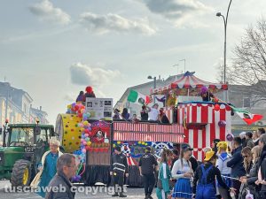 Civita Castellana - La seconda sfilata del Carnevale 2025