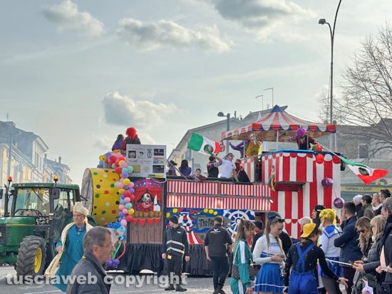Civita Castellana - La seconda sfilata del Carnevale 2025