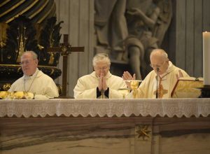 La messa presieduta dal vescovo Orazio Francesco Piazza