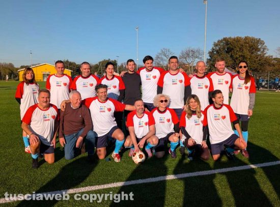 Viterbo - La squadra del centrosinistra alla partita di beneficenza