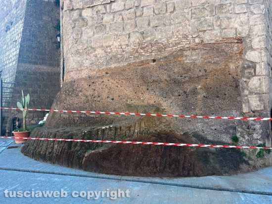 Viterbo - Interrotto il cantiere alla torre di piazzale Gramsci