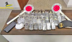 Civitavecchia - Guardia di finanza - La droga sequestrata