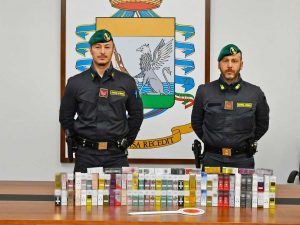 Viterbo - Guardia di finanza - I profumi sequestrati