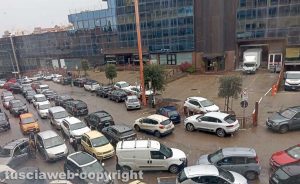 Viterbo - Le macchine parcheggiate alla Cittadella della salute Asl