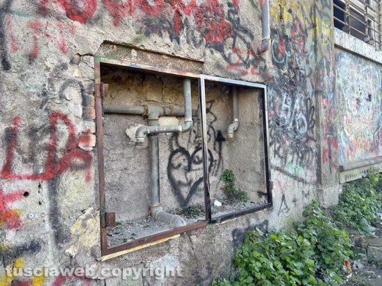 Viterbo - Il palazzo dell'ex ospedale lungo via San Clemente