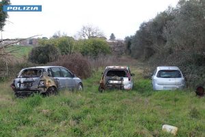 Auto carbonizzate sulla Tuscanese