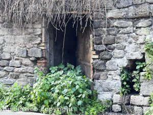 Viterbo - L'ingresso dei rifugi antiaereo del Pilastro