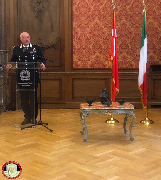 Copenaghen - Due danesi restituiscono reperti etruschi all'Italia