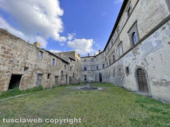 Viterbo - Montecalvello - Il castello