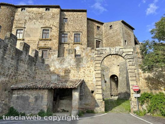 Viterbo - Montecalvello - Il castello