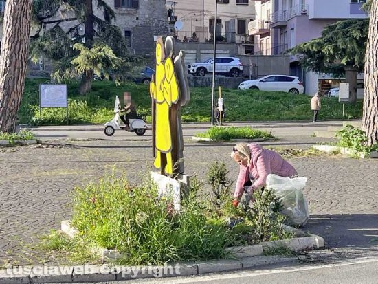 Viterbo - La consigliera Alessandra Croci al crocevia della Francigena
