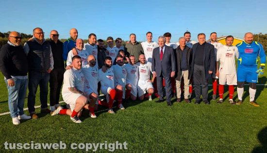 Viterbo - La squadra del Sodalizio dei facchini alla partita di beneficenza