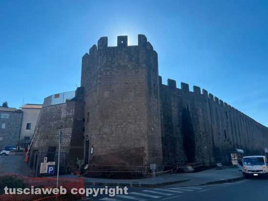 Viterbo - Interrotto il cantiere alla torre di piazzale Gramsci