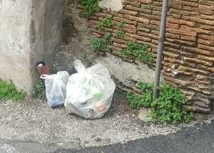 Caprarola - Rifiuti abbandonati