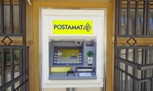 Uno sportello Atm Postamat