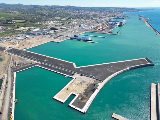 Le banchine 33 e 34 della darsena traghetti del porto di Civitavecchia